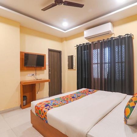Fabhotel Swarn Banquet Kakarmatha Dış mekan fotoğraf