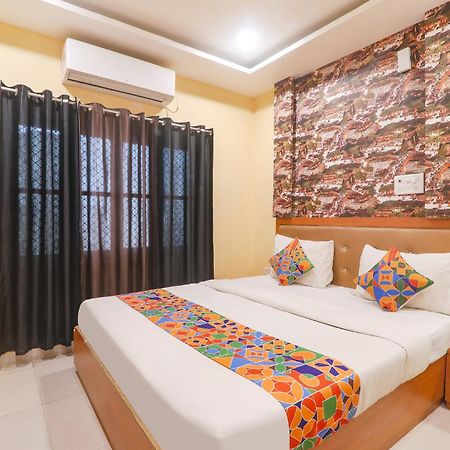 Fabhotel Swarn Banquet Kakarmatha Dış mekan fotoğraf