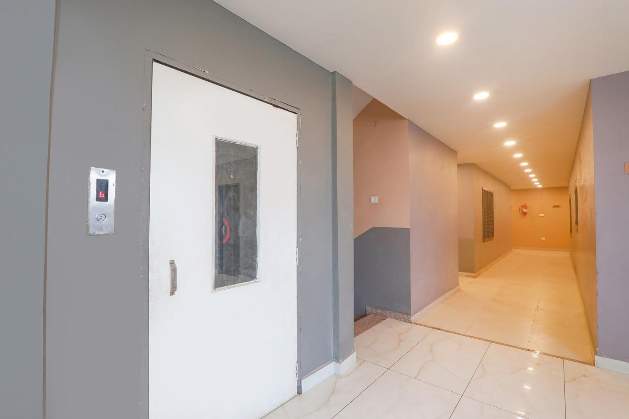 Fabhotel Swarn Banquet Kakarmatha Dış mekan fotoğraf