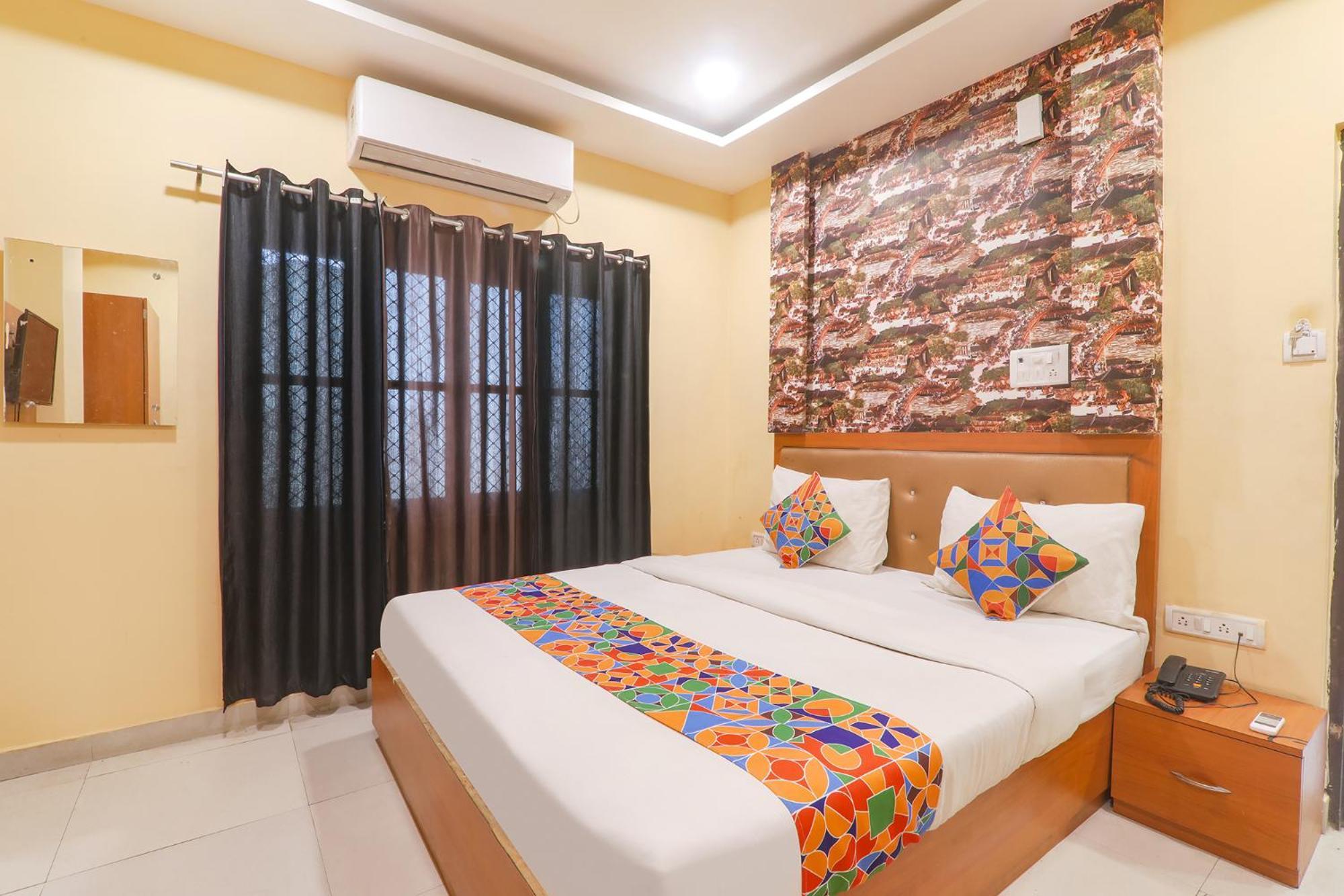 Fabhotel Swarn Banquet Kakarmatha Dış mekan fotoğraf