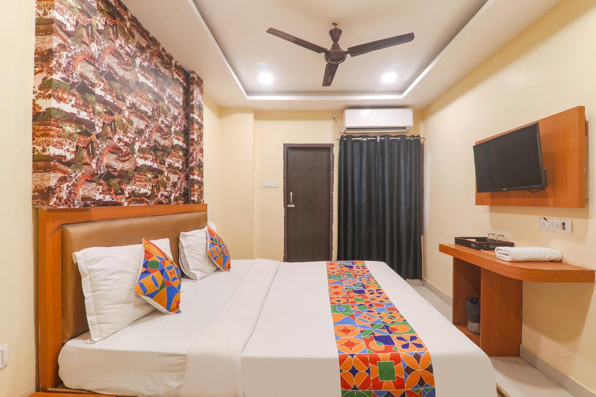 Fabhotel Swarn Banquet Kakarmatha Dış mekan fotoğraf