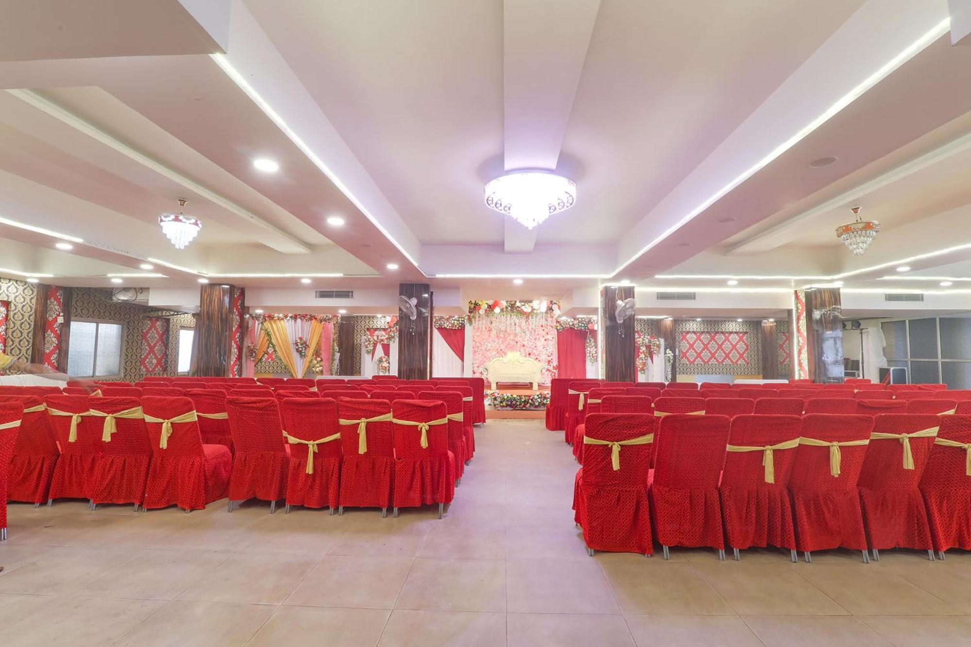 Fabhotel Swarn Banquet Kakarmatha Dış mekan fotoğraf