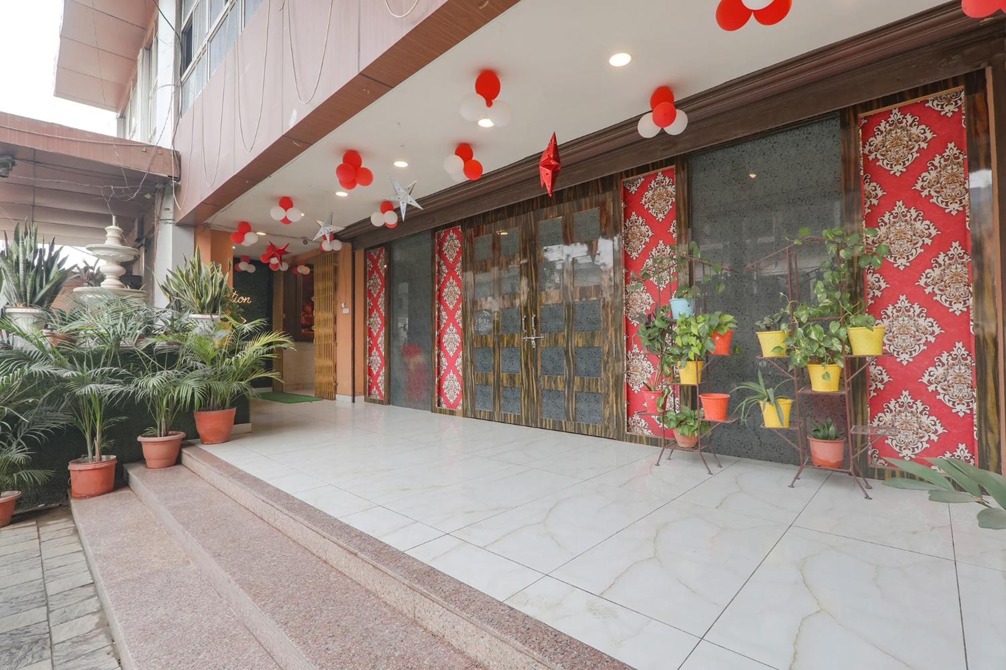 Fabhotel Swarn Banquet Kakarmatha Dış mekan fotoğraf